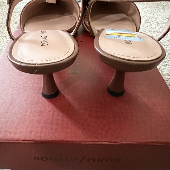 Donald Pliner Botti Slingback Kitten Heel Pumps Calf leather studded pointed toe - Picture 5 of 8